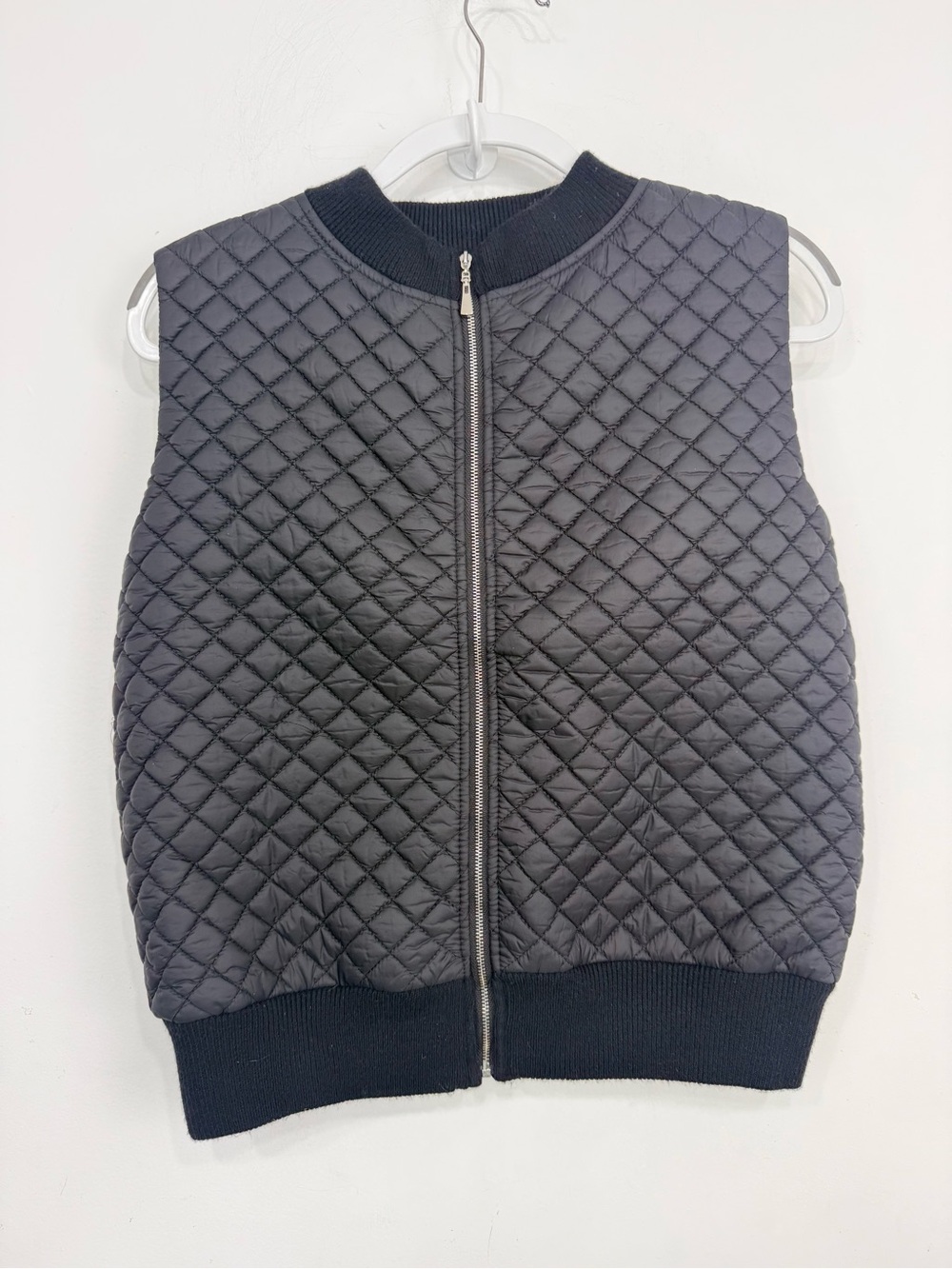 Sioni Athleisure Black Diamond Quilt Ribbed Stretch Knit Zip Front Puffer Vest